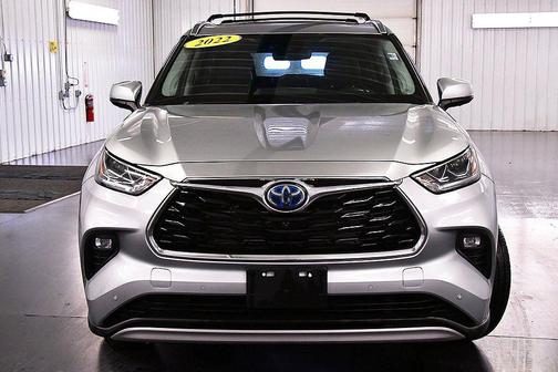 2022 Toyota Highlander Hybrid Platinum