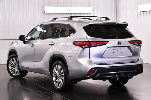2022 Toyota Highlander Hybrid Platinum