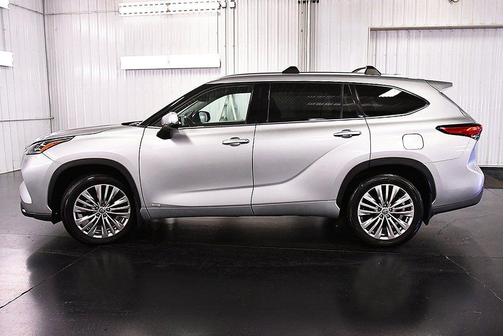 2022 Toyota Highlander Hybrid Platinum