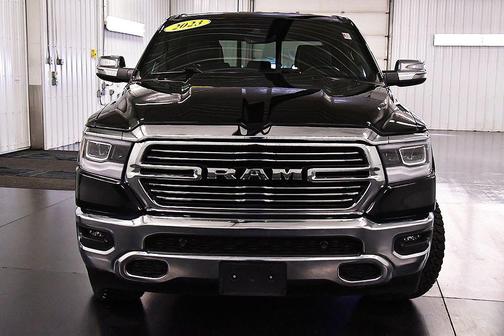 Diamond Black Crystal Pearlcoat 2023 RAM 1500 Laramie