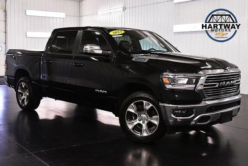 Diamond Black Crystal Pearlcoat 2023 RAM 1500 Laramie