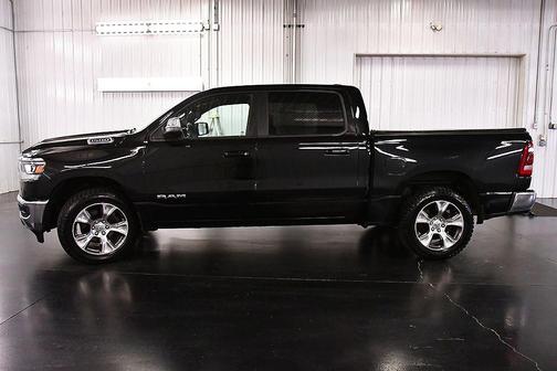 Diamond Black Crystal Pearlcoat 2023 RAM 1500 Laramie