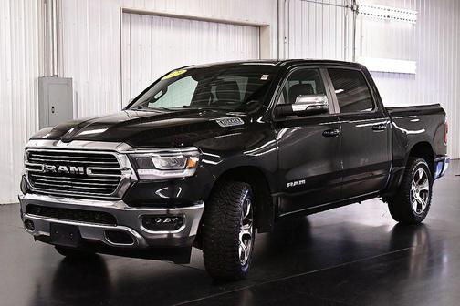 Diamond Black Crystal Pearlcoat 2023 RAM 1500 Laramie