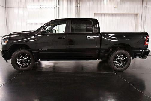 Diamond Black Crystal Pearlcoat 2023 RAM 1500 Laramie