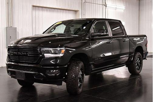 Diamond Black Crystal Pearlcoat 2023 RAM 1500 Laramie