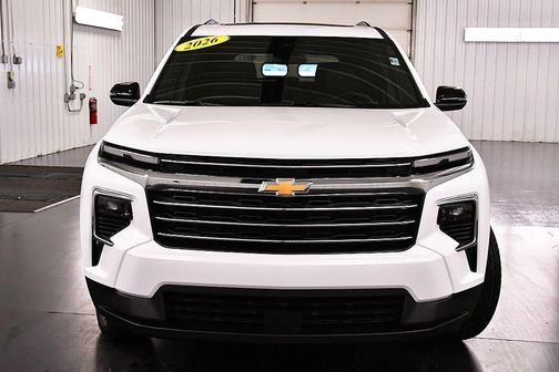 Summit White 2026 Chevrolet Traverse LT