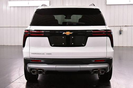 Summit White 2026 Chevrolet Traverse LT