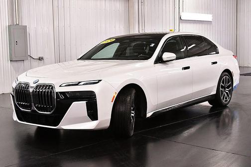 White 2024 BMW 740 xDrive
