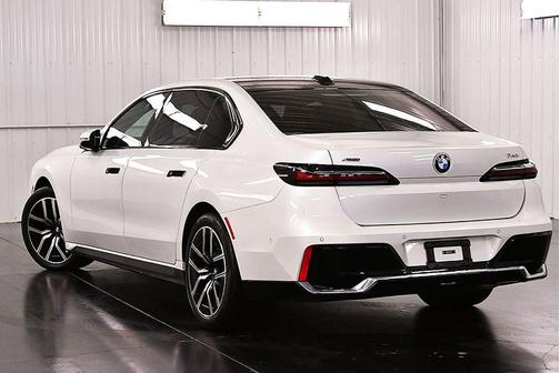 White 2024 BMW 740 xDrive