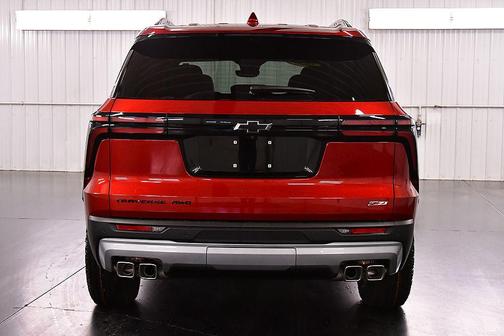 Radiant Red Tintcoat 2026 Chevrolet Traverse AWD Z71