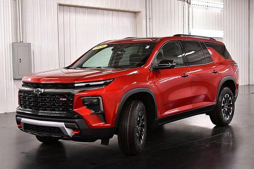 Radiant Red Tintcoat 2026 Chevrolet Traverse AWD Z71