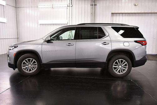 Sterling Gray Metallic 2023 Chevrolet Traverse LT Cloth