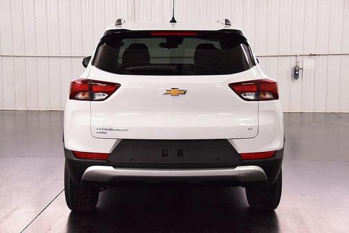 Summit White 2026 Chevrolet Trailblazer LT