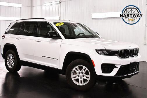 Bright White Clearcoat 2023 Jeep Grand Cherokee Laredo