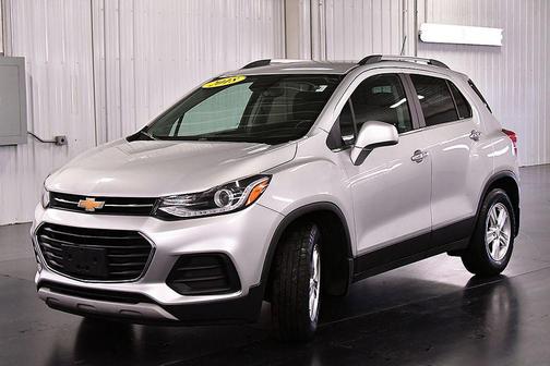 Silver Ice Metallic 2018 Chevrolet Trax LT