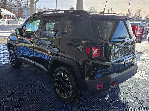 2023 Jeep Renegade Trailhawk