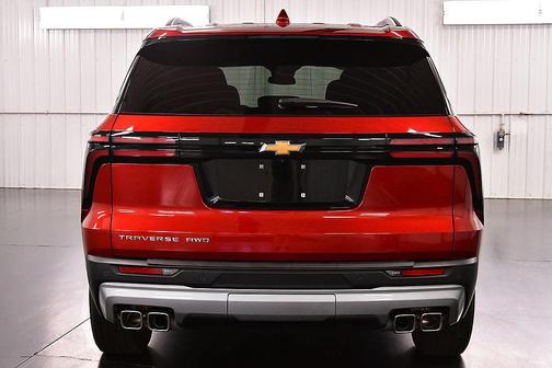 Radiant Red Tintcoat 2025 Chevrolet Traverse LT