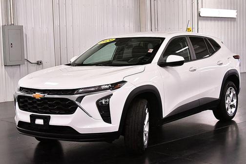 Summit White 2024 Chevrolet Trax LS