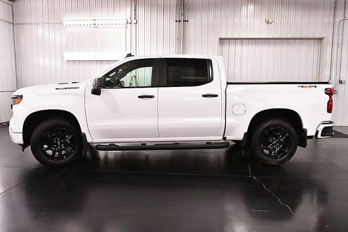 Summit White 2025 Chevrolet Silverado 1500 Custom