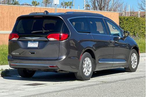 2020 Chrysler Pacifica Touring L
