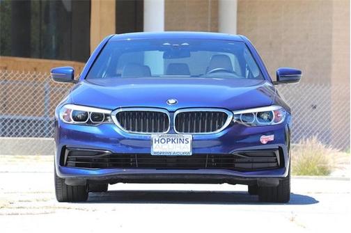 Photo 3 of 32 of 2019 BMW 530e iPerformance