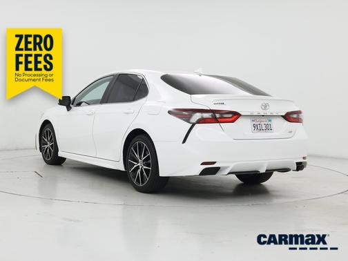 White 2023 Toyota Camry SE
