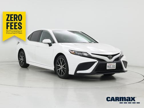 White 2023 Toyota Camry SE