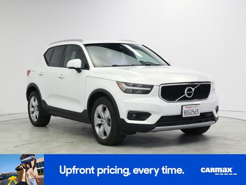 2021 Volvo XC40 T5 Momentum