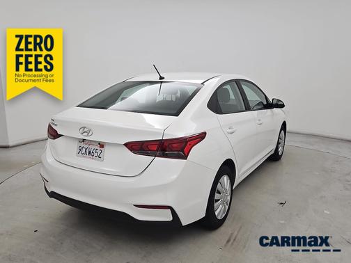 White 2022 Hyundai Accent SE