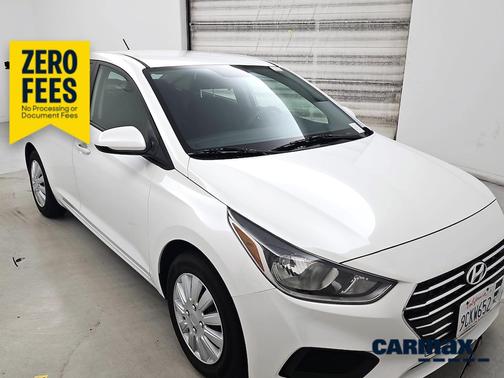 White 2022 Hyundai Accent SE