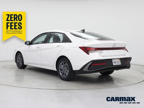 White 2024 Hyundai ELANTRA SEL