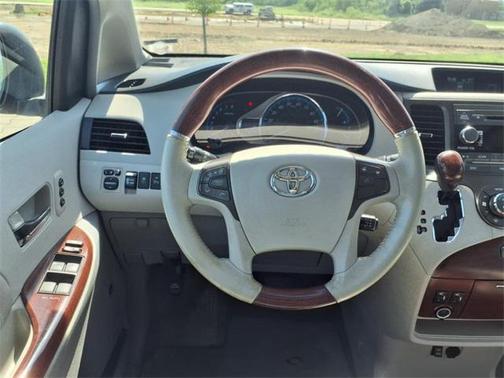 2014 Toyota Sienna XLE