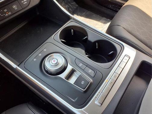 Snow White Pearl 2026 Kia Carnival Hybrid LXS