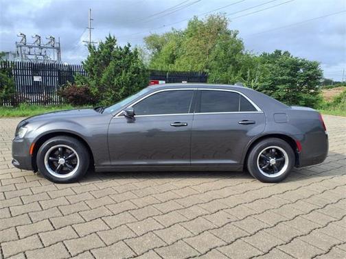 2018 Chrysler 300 Touring