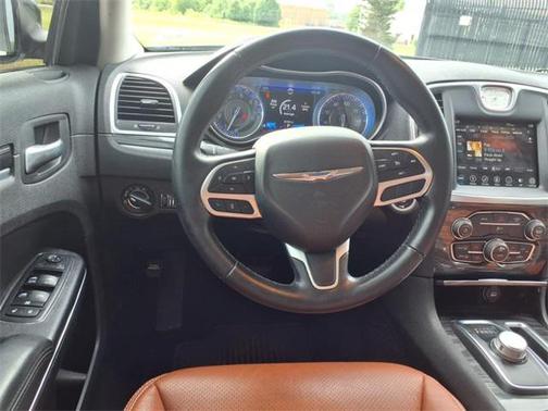 2018 Chrysler 300 Touring