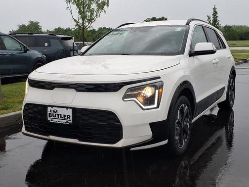 Snow White Pearl 2023 Kia Niro EV Wind