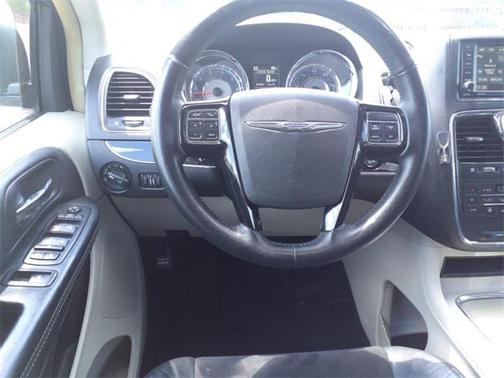 2016 Chrysler Town & Country Limited