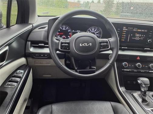 2024 Kia Carnival LX