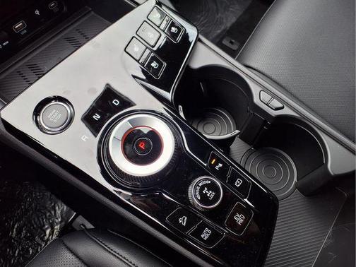 Jungle Green 2025 Kia Sportage Plug-In Hybrid X-Line Prestige