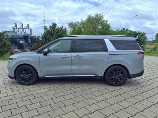 2022 Kia Carnival SX