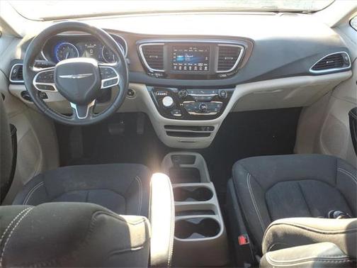 2020 Chrysler Voyager LX