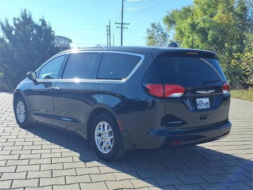 2020 Chrysler Voyager LX