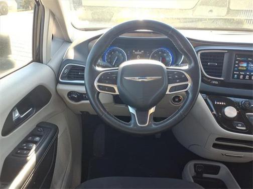 2020 Chrysler Voyager LX