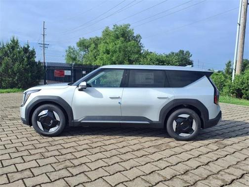 2026 Kia EV9 Light Short Range