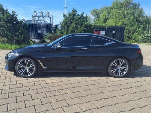 2017 INFINITI Q60 2.0t Premium