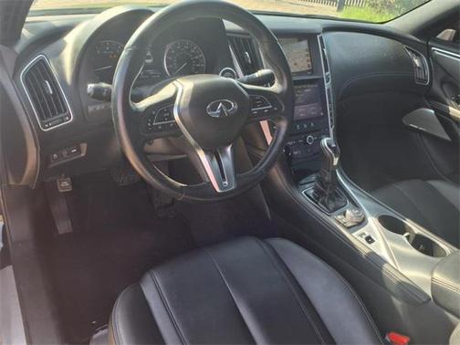 2017 INFINITI Q60 2.0t Premium