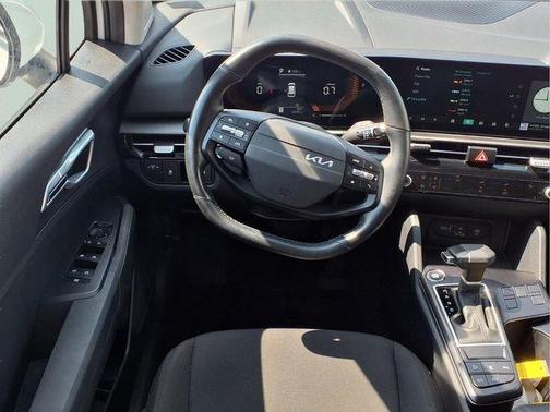 Glacial White Pearl 2026 Kia Sportage LX