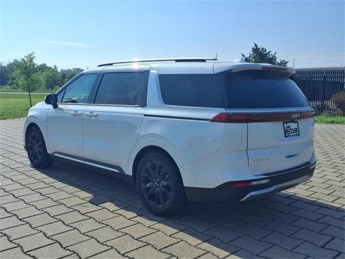 2024 Kia Carnival SX