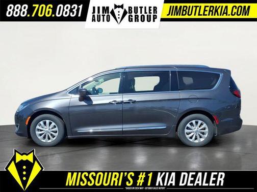 Granite Crystal Metallic Clearcoat 2018 Chrysler Pacifica Touring-L