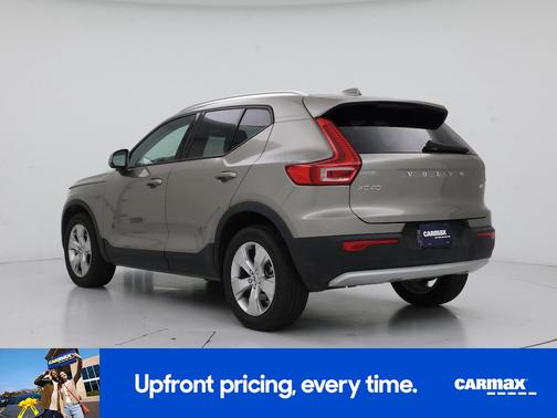 2022 Volvo XC40 T4 Momentum